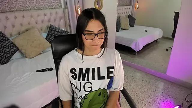 Cherrylady17_ from StripChat is Freechat