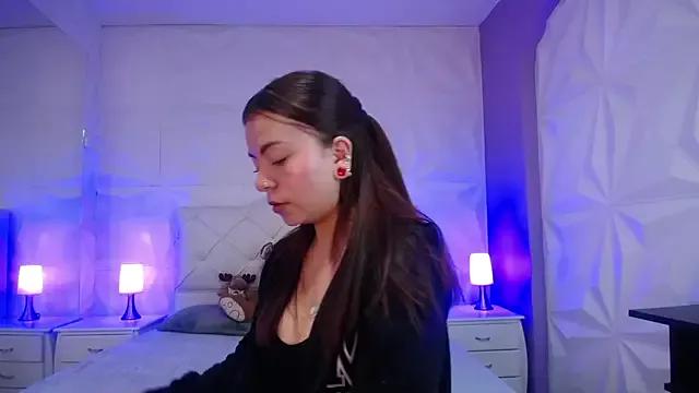 Discover our girls online shows and discover the company of countless livestreamers, with stunning shapes, sex toys and more.
