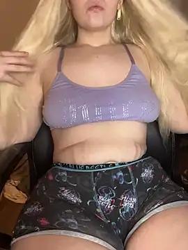 Discover our girls online shows and discover the company of countless livestreamers, with stunning shapes, sex toys and more.