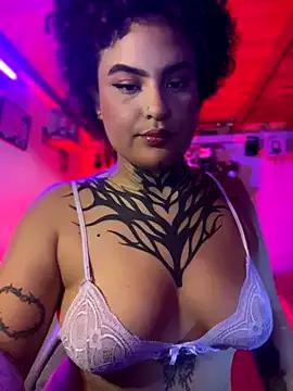 Discover our girls online shows and discover the company of countless livestreamers, with stunning shapes, sex toys and more.