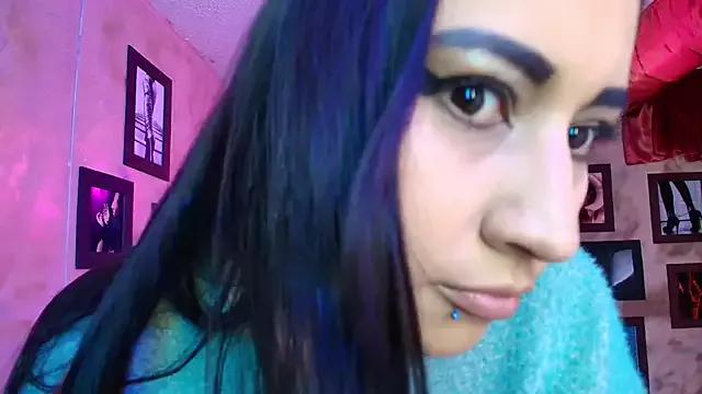 Discover our girls online shows and discover the company of countless livestreamers, with stunning shapes, sex toys and more.