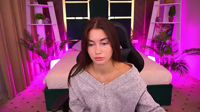 Discover our girls online shows and discover the company of countless livestreamers, with stunning shapes, sex toys and more.