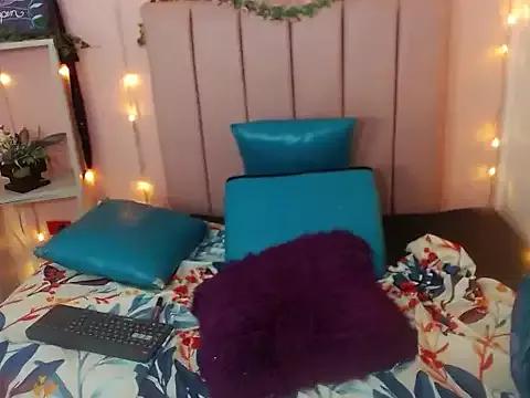 Discover our girls online shows and discover the company of countless livestreamers, with stunning shapes, sex toys and more.