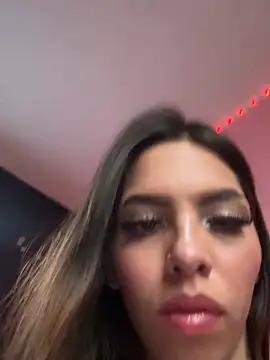 Discover our girls online shows and discover the company of countless livestreamers, with stunning shapes, sex toys and more.