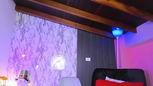 Discover our girls online shows and discover the company of countless livestreamers, with stunning shapes, sex toys and more.