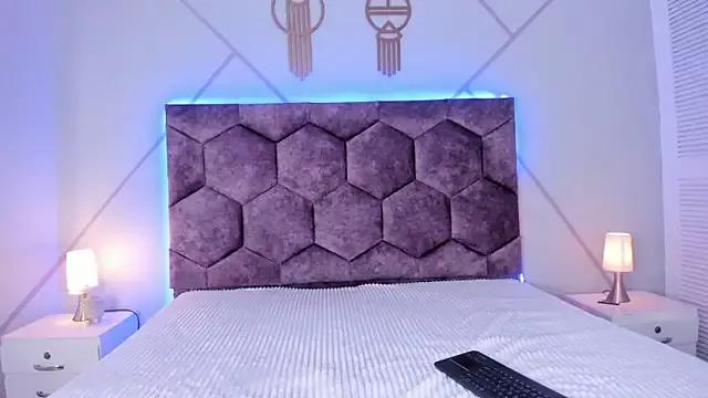 Discover our girls online shows and discover the company of countless livestreamers, with stunning shapes, sex toys and more.