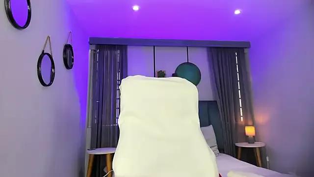 Discover our girls online shows and discover the company of countless livestreamers, with stunning shapes, sex toys and more.