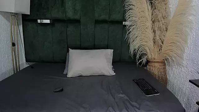 Discover our girls online shows and discover the company of countless livestreamers, with stunning shapes, sex toys and more.