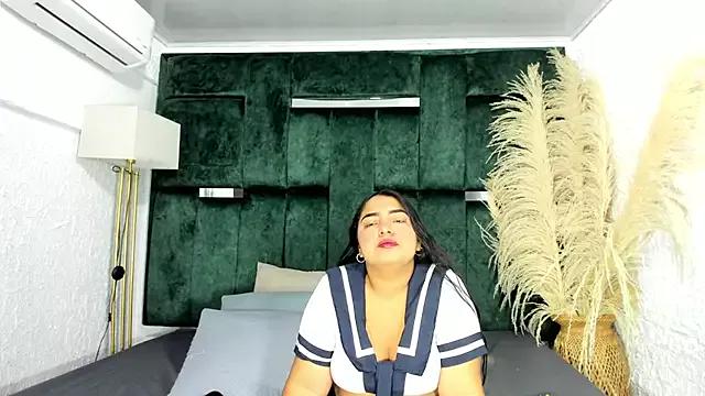 Discover our girls online shows and discover the company of countless livestreamers, with stunning shapes, sex toys and more.