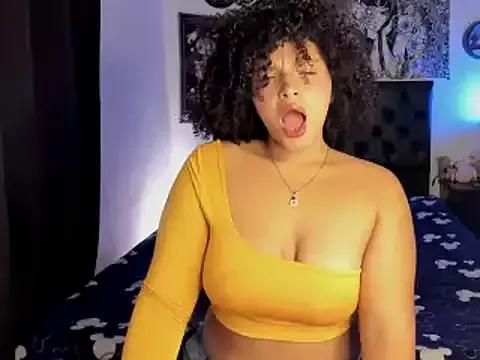 Discover our girls online shows and discover the company of countless livestreamers, with stunning shapes, sex toys and more.