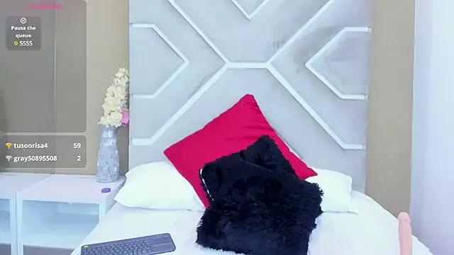 Discover our girls online shows and discover the company of countless livestreamers, with stunning shapes, sex toys and more.
