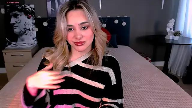 Chloe_Ravens from StripChat is Freechat