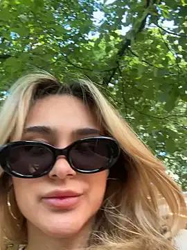 Chloe_Ravens from StripChat is Freechat