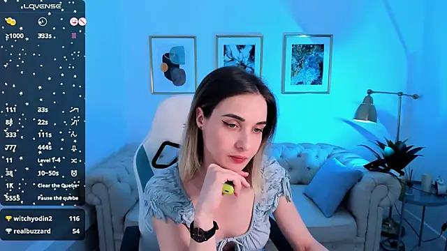 Discover our girls online shows and discover the company of countless livestreamers, with stunning shapes, sex toys and more.