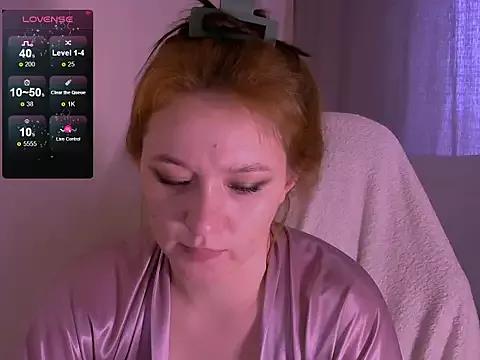 Discover our girls online shows and discover the company of countless livestreamers, with stunning shapes, sex toys and more.