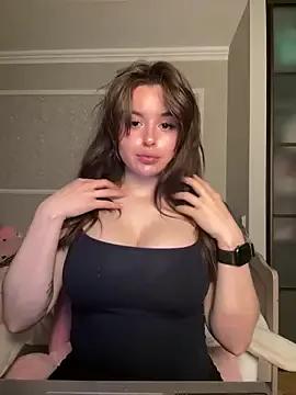 Discover our girls online shows and discover the company of countless livestreamers, with stunning shapes, sex toys and more.
