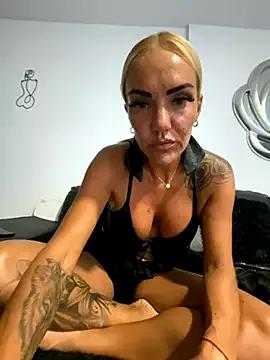 Discover our girls online shows and discover the company of countless livestreamers, with stunning shapes, sex toys and more.