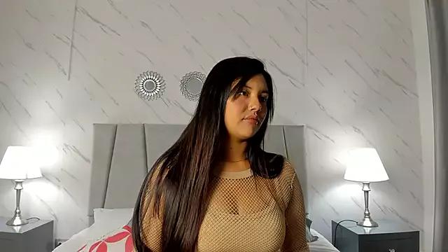 Discover our girls online shows and discover the company of countless livestreamers, with stunning shapes, sex toys and more.