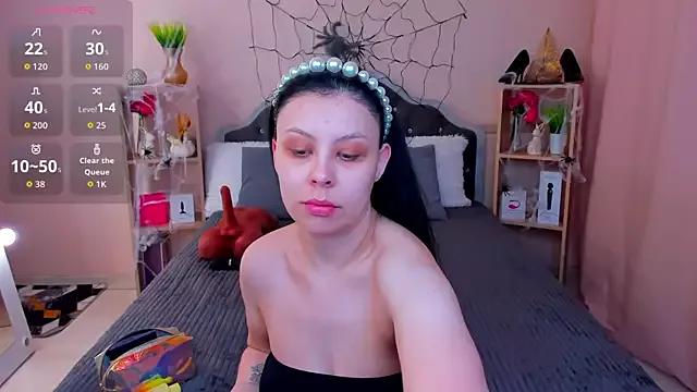 Discover our girls online shows and discover the company of countless livestreamers, with stunning shapes, sex toys and more.