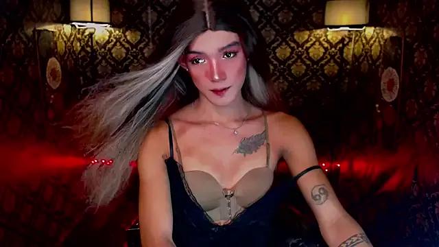 Discover our girls online shows and discover the company of countless livestreamers, with stunning shapes, sex toys and more.
