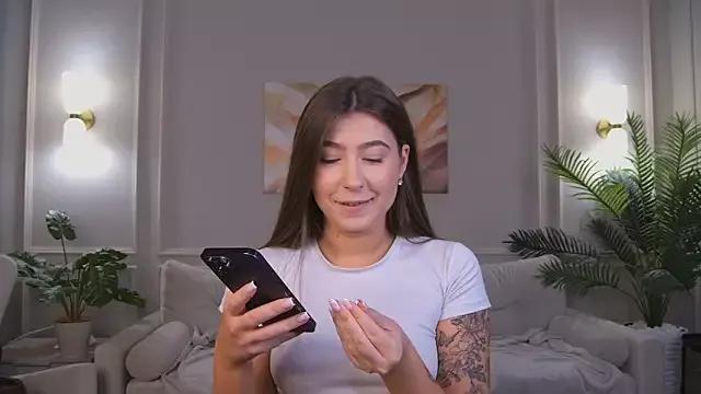 ChloeKissesYou webcams show profile image 