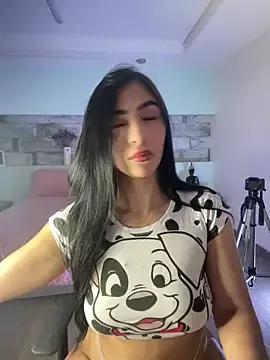 Discover our girls online shows and discover the company of countless livestreamers, with stunning shapes, sex toys and more.