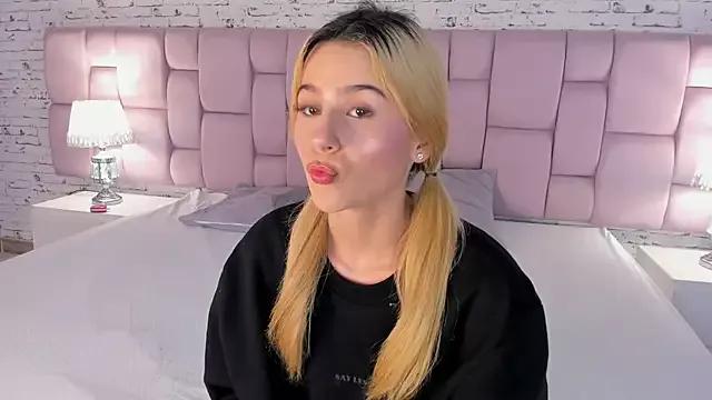 ChloeLaurentt from StripChat is Freechat