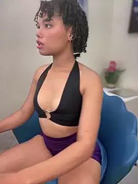 Discover our girls online shows and discover the company of countless livestreamers, with stunning shapes, sex toys and more.