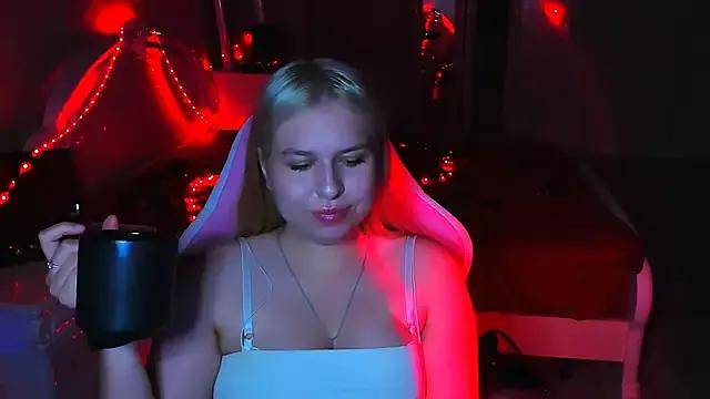 Discover our girls online shows and discover the company of countless livestreamers, with stunning shapes, sex toys and more.