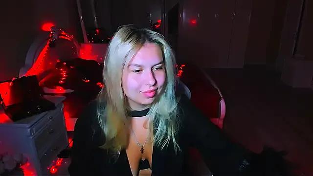 Discover our girls online shows and discover the company of countless livestreamers, with stunning shapes, sex toys and more.