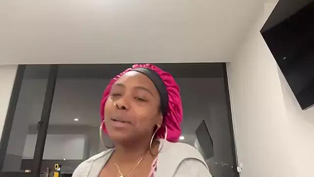 ChocolateCakeQueen from StripChat
