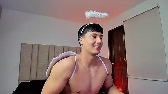 Discover our girls online shows and discover the company of countless livestreamers, with stunning shapes, sex toys and more.