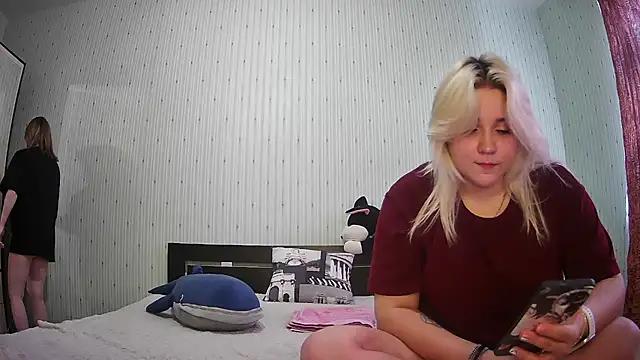 Discover our girls online shows and discover the company of countless livestreamers, with stunning shapes, sex toys and more.