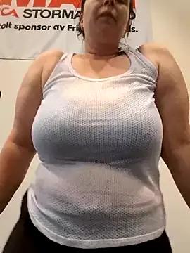 Discover our girls online shows and discover the company of countless livestreamers, with stunning shapes, sex toys and more.