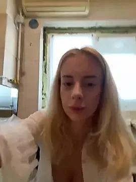 Discover our girls online shows and discover the company of countless livestreamers, with stunning shapes, sex toys and more.
