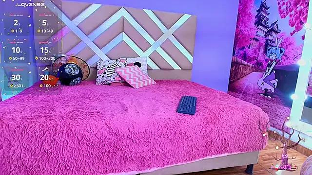 Discover our girls online shows and discover the company of countless livestreamers, with stunning shapes, sex toys and more.