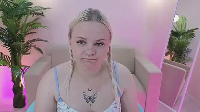 Discover our girls online shows and discover the company of countless livestreamers, with stunning shapes, sex toys and more.