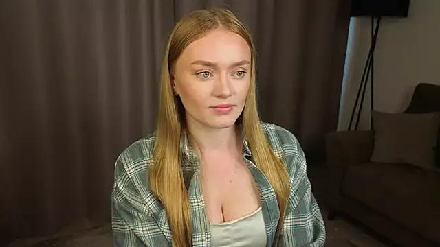 Discover our girls online shows and discover the company of countless livestreamers, with stunning shapes, sex toys and more.