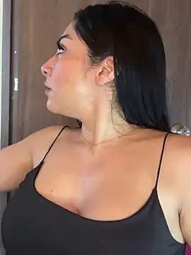 Discover our girls online shows and discover the company of countless livestreamers, with stunning shapes, sex toys and more.