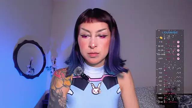 Discover our girls online shows and discover the company of countless livestreamers, with stunning shapes, sex toys and more.