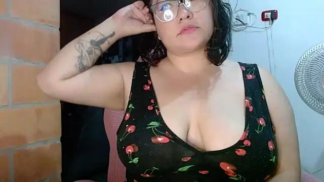 CinnamonCookiez from StripChat