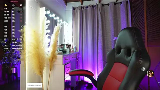 Discover our girls online shows and discover the company of countless livestreamers, with stunning shapes, sex toys and more.