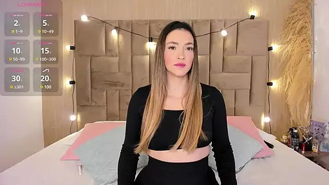Discover our girls online shows and discover the company of countless livestreamers, with stunning shapes, sex toys and more.