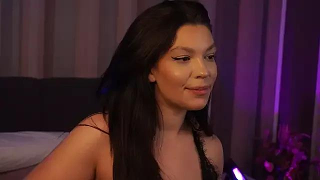 Discover our girls online shows and discover the company of countless livestreamers, with stunning shapes, sex toys and more.