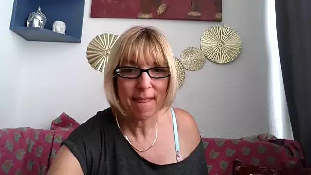 ClassyNAWTYBritMILF from StripChat is Freechat