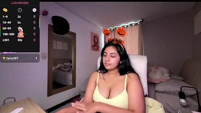 Discover our girls online shows and discover the company of countless livestreamers, with stunning shapes, sex toys and more.