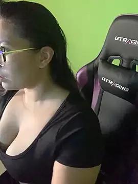 Discover our girls online shows and discover the company of countless livestreamers, with stunning shapes, sex toys and more.