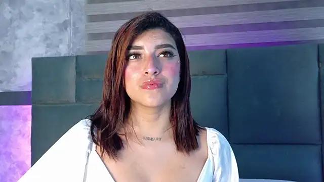 Discover our girls online shows and discover the company of countless livestreamers, with stunning shapes, sex toys and more.