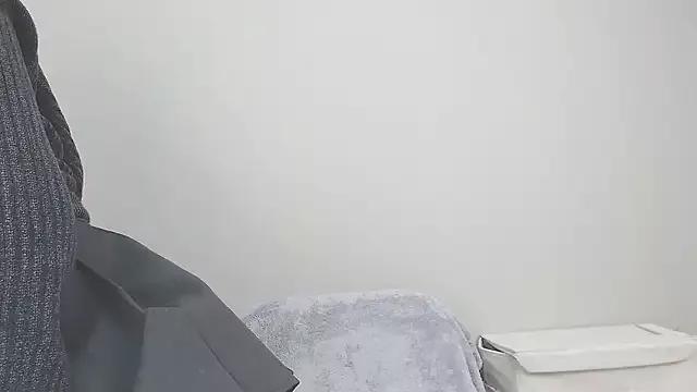 CocoaMilk18 from StripChat