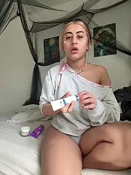 cocoloveee from StripChat is Freechat